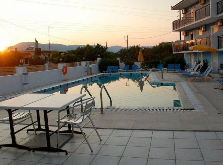 Britannia Otel Agrilia Dış mekan fotoğraf